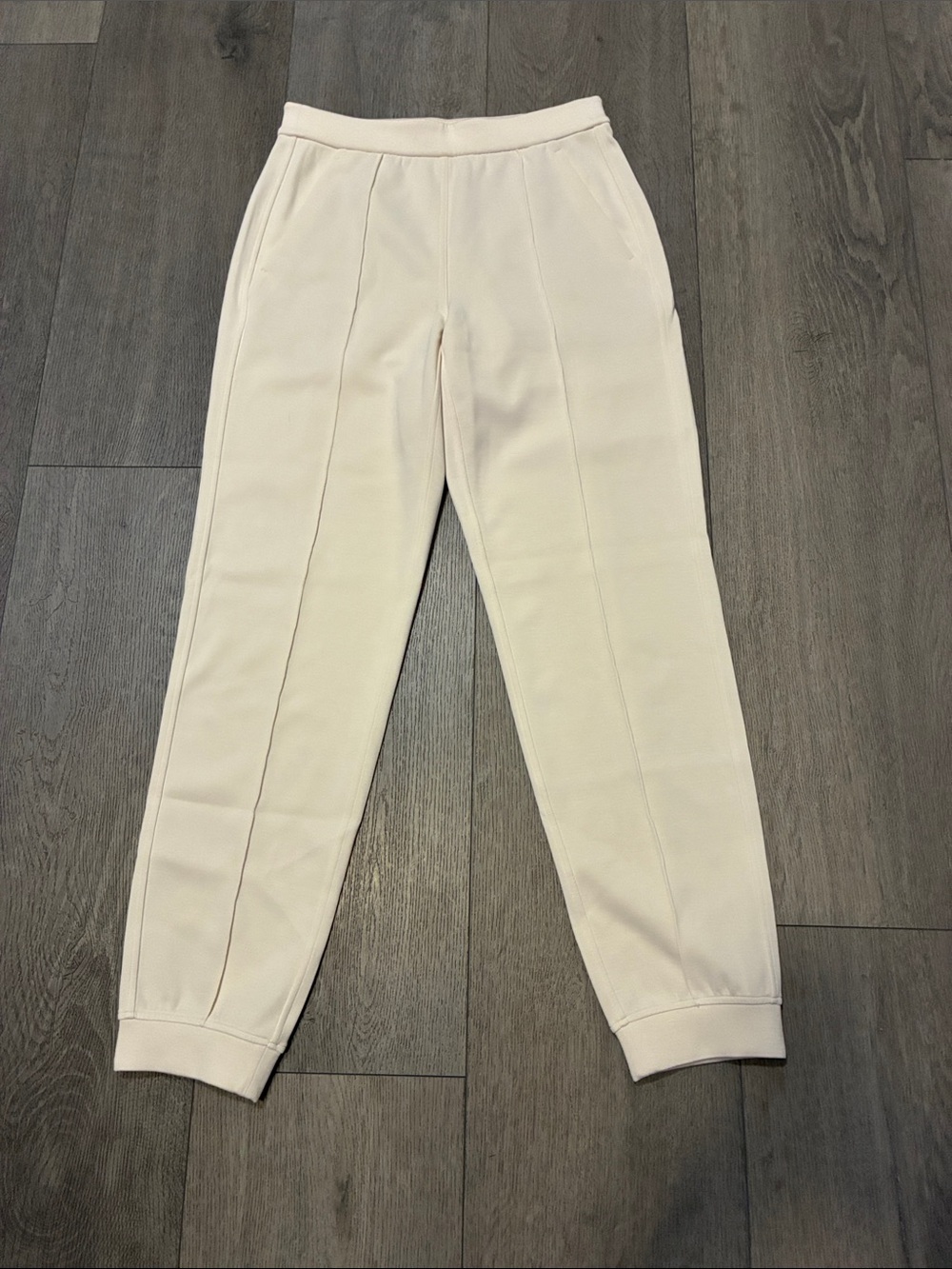 NWOT Lululemon Light Ivory Softstreme pintuck joggers Size Small